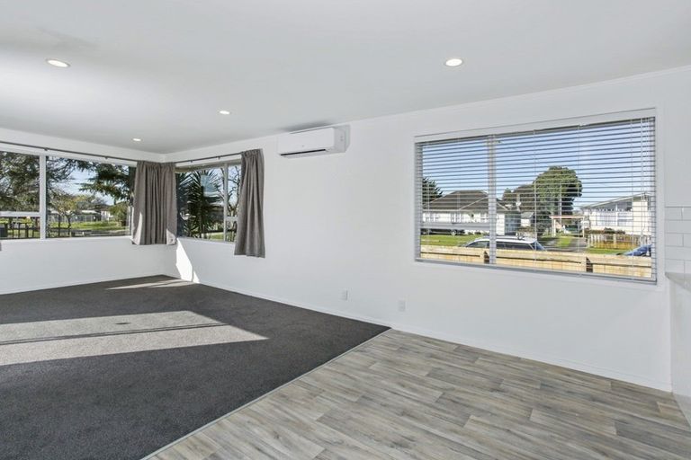 Photo of property in 30a Birdwood Road, Swanson, Auckland, 0612