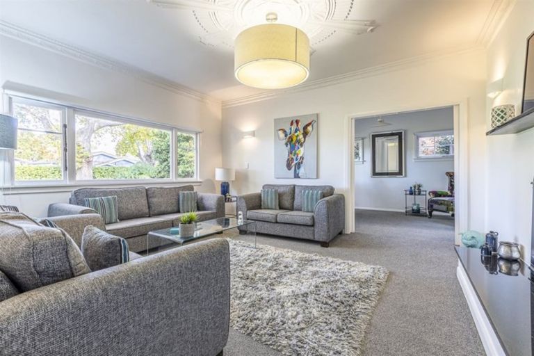 Photo of property in 43 Manapouri Crescent, Hokowhitu, Palmerston North, 4410