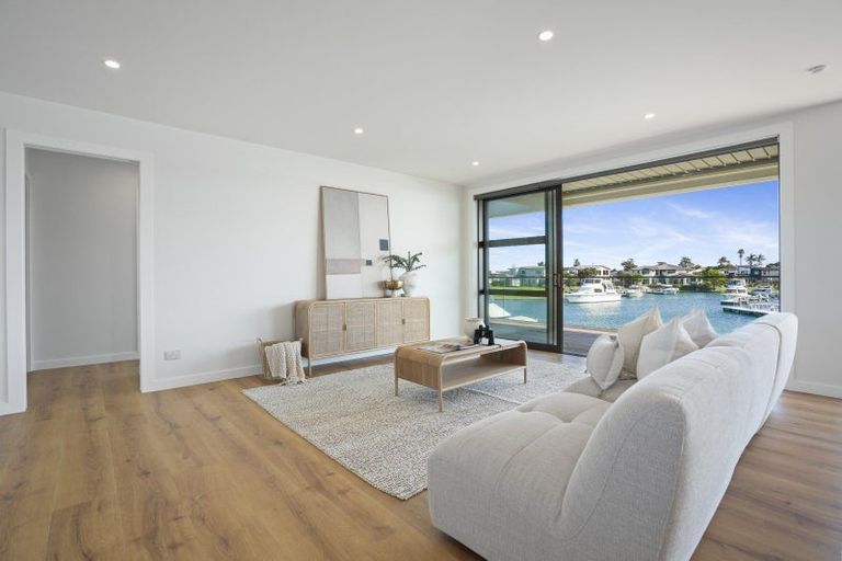 Photo of property in 21 Fred Carr Place, One Tree Point, 0118