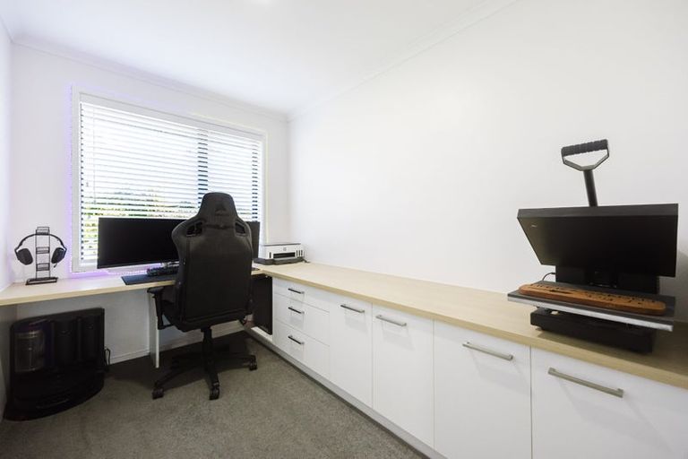 Photo of property in 5 Laguna Place, Matakatia, Whangaparaoa, 0930