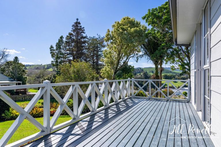Photo of property in 10 View Street, Maungaturoto, 0520