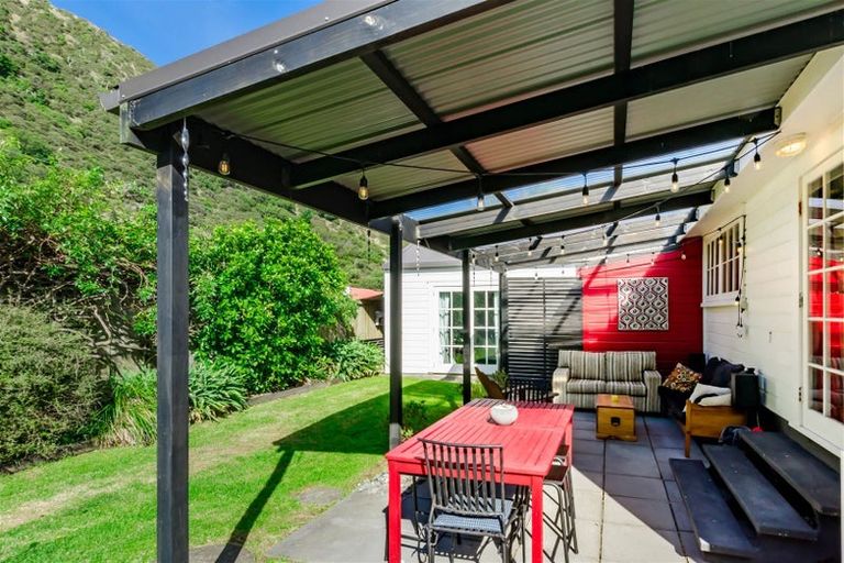 Photo of property in 10 Tilley Road, Paekakariki, 5034