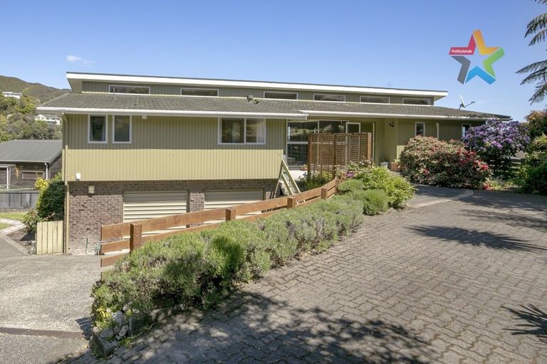Photo of property in 16 Summit Road, Fairfield, Lower Hutt, 5011