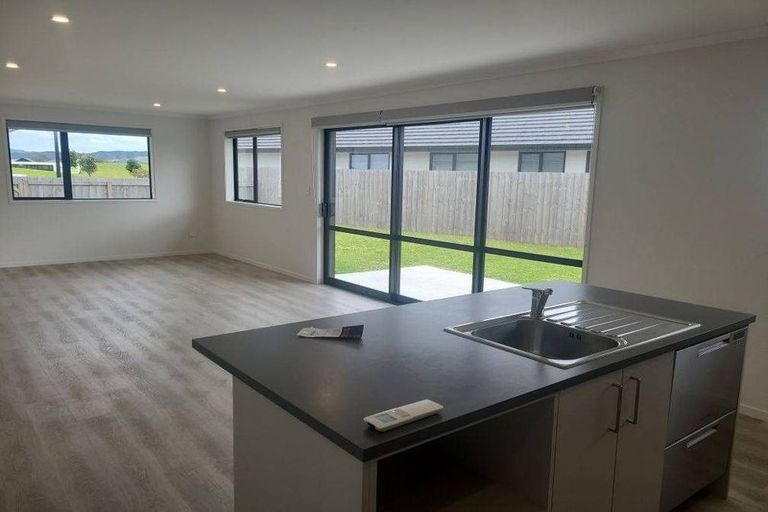Photo of property in 5 Kapiakauri Road, One Tree Point, 0118