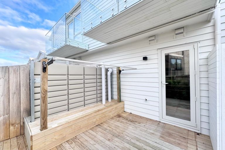 Photo of property in 6b Law Street, Torbay, Auckland, 0630