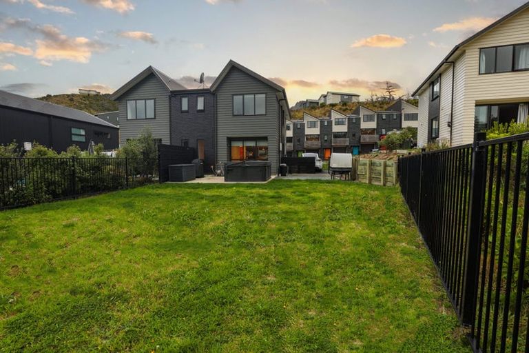 Photo of property in 16 Holystone Road, Whitby, Porirua, 5024