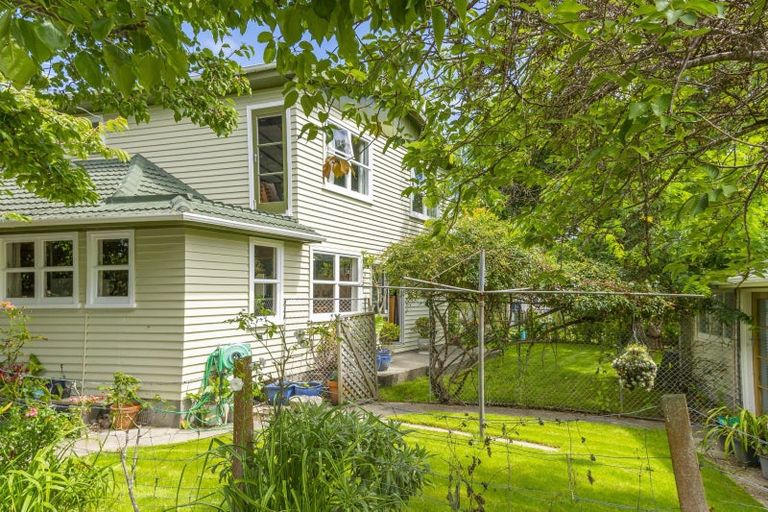 Photo of property in 31 Holyoake Crescent, Avalon, Lower Hutt, 5011