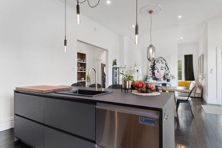 Photo of property in 250 Main Street, Greytown, 5712