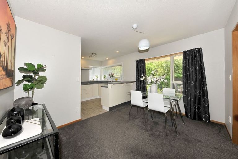 Photo of property in 2/76 Staveley Street, Avonhead, Christchurch, 8042