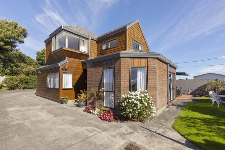 Photo of property in 2/72 Trafalgar Street, Waterloo, Lower Hutt, 5011