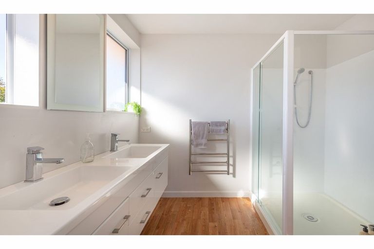 Photo of property in 249 Fifield Terrace, Opawa, Christchurch, 8023