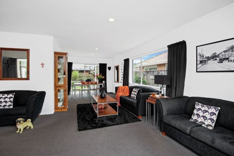 Photo of property in 6 Lushington Place, Huntington Park, Auckland, 2013