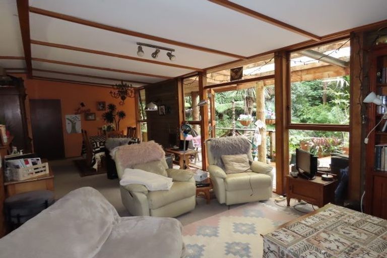 Photo of property in 54 Mahoe Road, Titirangi, Auckland, 0604