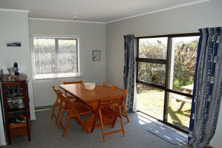 Photo of property in 13 Reeves Street, Waikanae Beach, Waikanae, 5036
