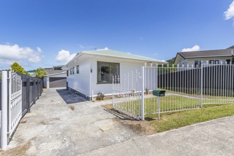 Photo of property in 24 John Witton Drive, Crofton Downs, Wellington, 6035