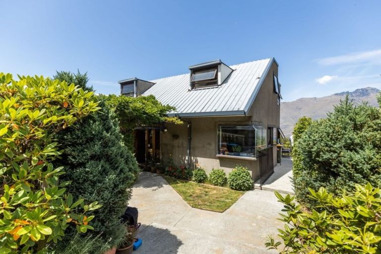 Photo of property in 20 Dart Place, Fernhill, Queenstown, 9300