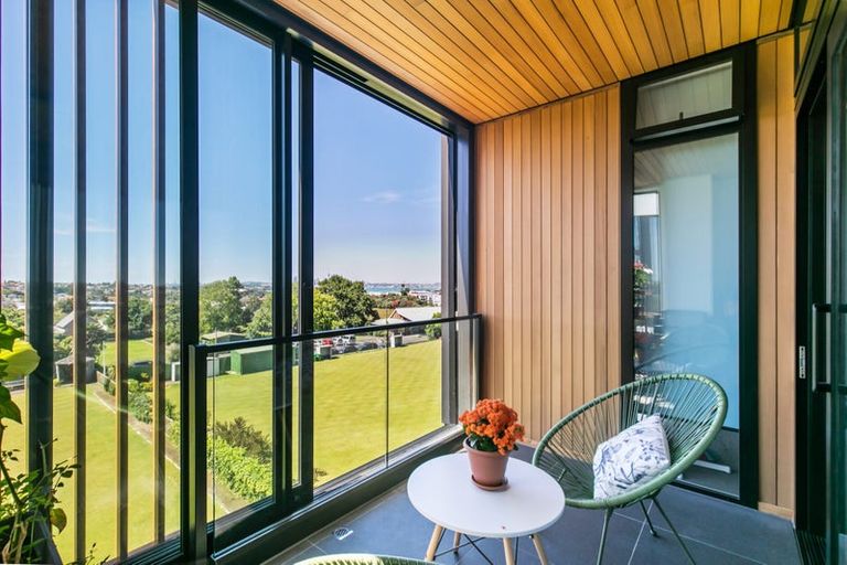 Photo of property in Frank Sargeson Apts, 202/74 Anzac Street, Takapuna, Auckland, 0622
