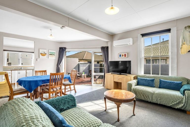 Photo of property in 6 Fairs Road, Milson, Palmerston North, 4414