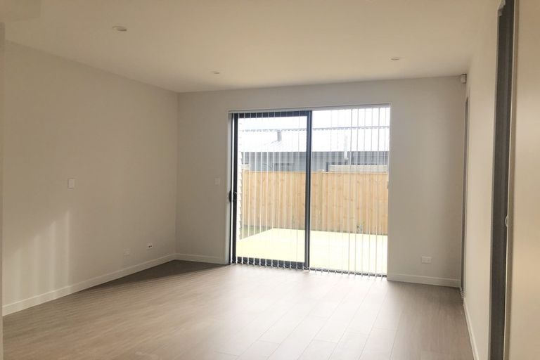 Photo of property in 3/21 Akoranga Drive, Northcote, Auckland, 0627