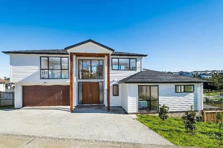 Photo of property in 5 Kahu Close, Orewa, 0931