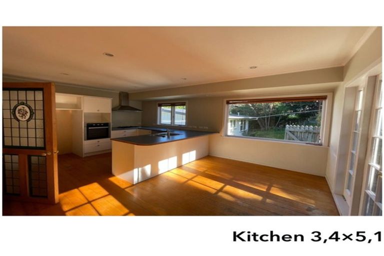 Photo of property in 47 Seaton Road, Murrays Bay, Auckland, 0630