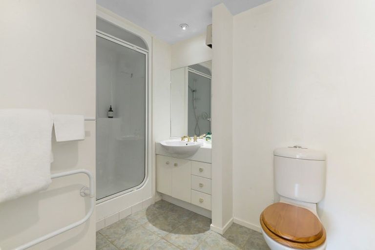 Photo of property in 5 Windsor Place, Queenstown, 9300