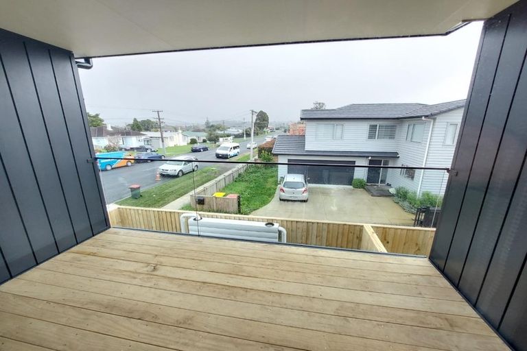 Photo of property in 2/87 Taikata Road, Te Atatu Peninsula, Auckland, 0610
