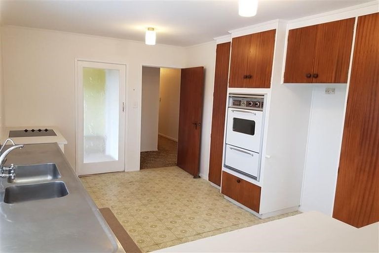 Photo of property in 1 Ti Nana Crescent, Henderson, Auckland, 0610