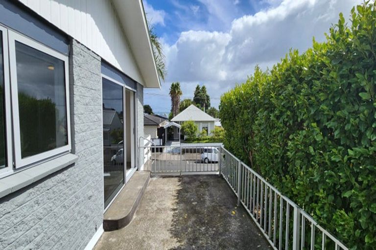 Photo of property in 1/246 Courtenay Street, Strandon, New Plymouth, 4312