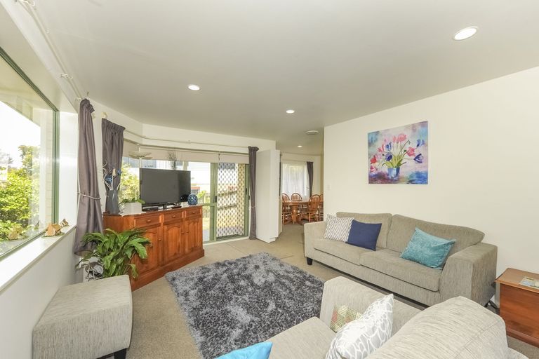 Photo of property in 6 Lanham Lane, Massey, Auckland, 0614