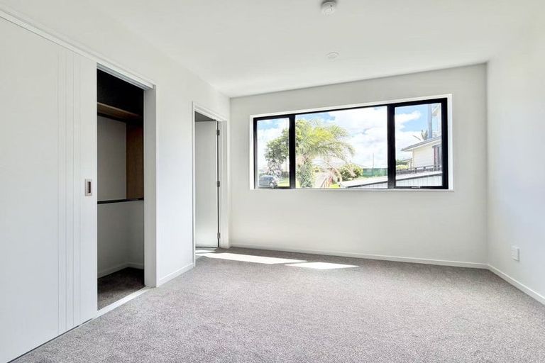 Photo of property in 7/6 Woodhouse Place, West Harbour, Auckland, 0618