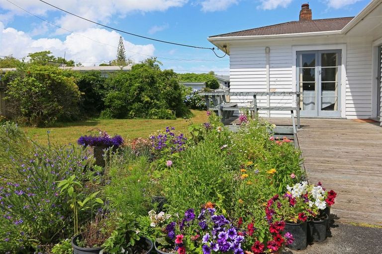 Photo of property in 4 Abel Tasman Avenue, Henderson, Auckland, 0610