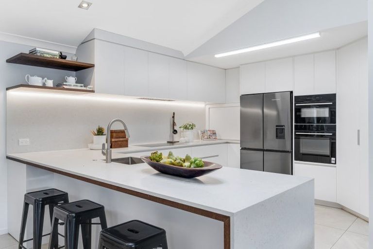 Photo of property in 53 Manor Park, Sunnyhills, Auckland, 2010