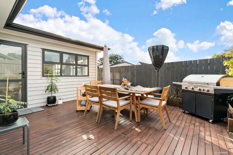 Photo of property in 15a Seaward Place, Wattle Downs, Auckland, 2103