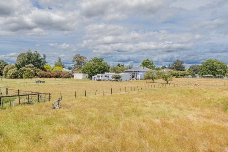 Photo of property in 6 Walter Street, Takapau, 4203