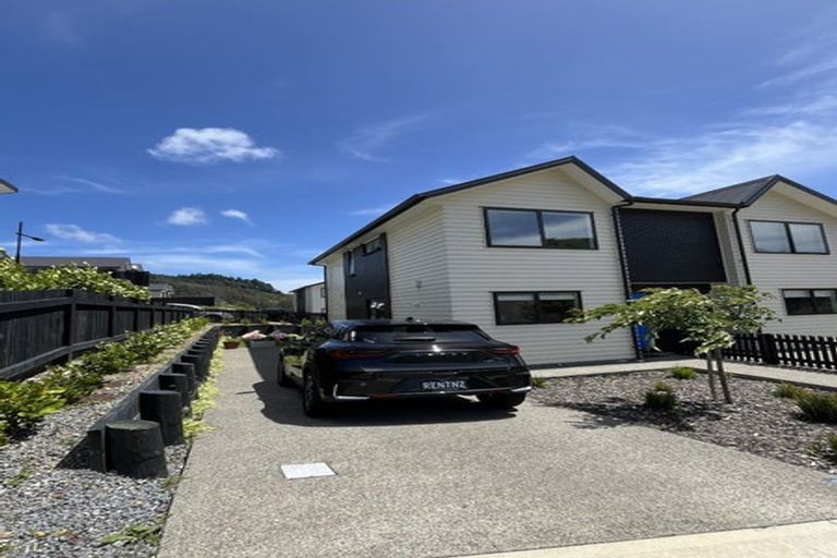 Photo of property in 20 Oakum Road, Whitby, Porirua, 5024