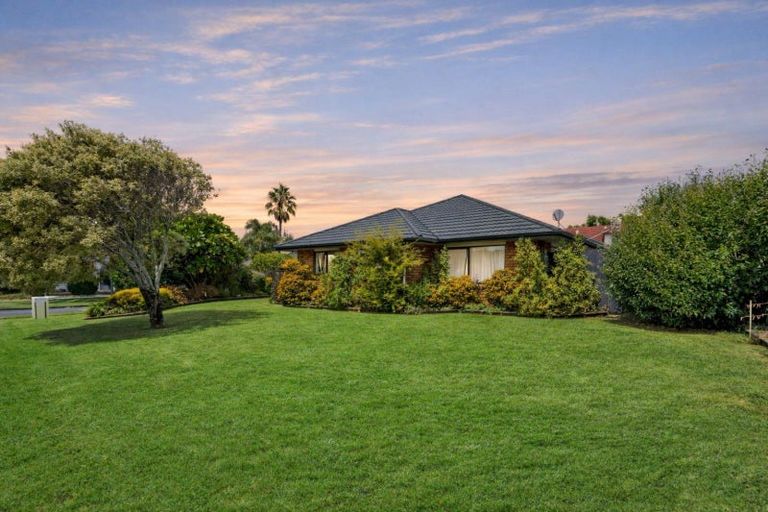Photo of property in 52 Wattle Farm Road, Wattle Downs, Auckland, 2103