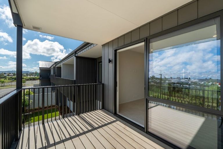 Photo of property in 13/18 Paraone Crescent, Takanini, 2112