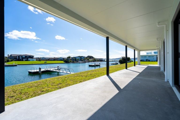 Photo of property in 21 Fred Carr Place, One Tree Point, 0118