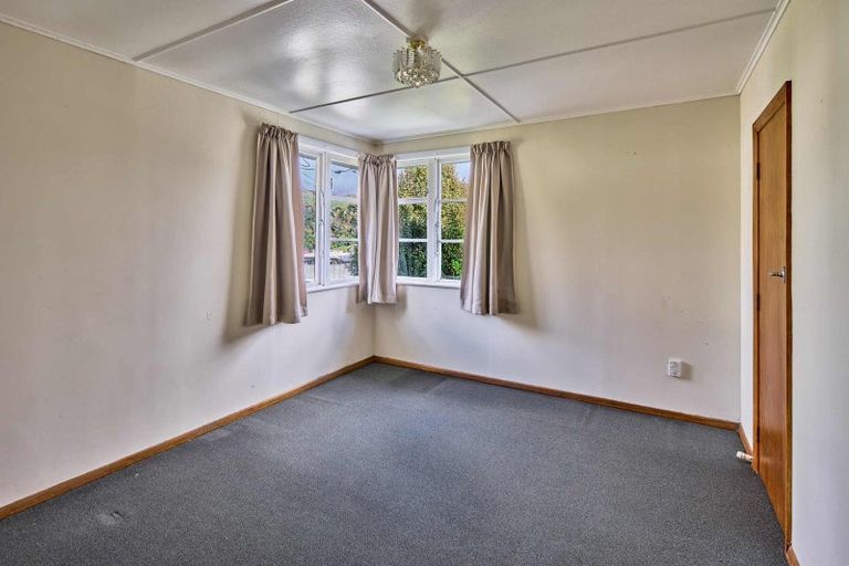 Photo of property in 14 Cumberland Grove, Cannons Creek, Porirua, 5024