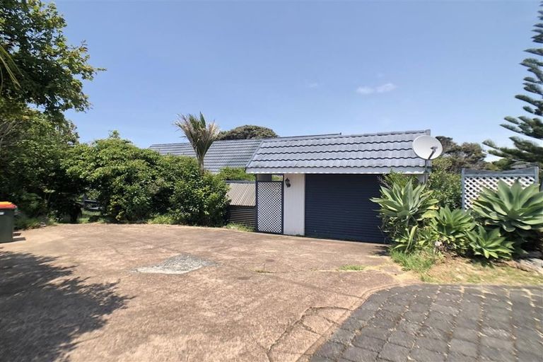 Photo of property in 7 Portsea Place, Chatswood, Auckland, 0626