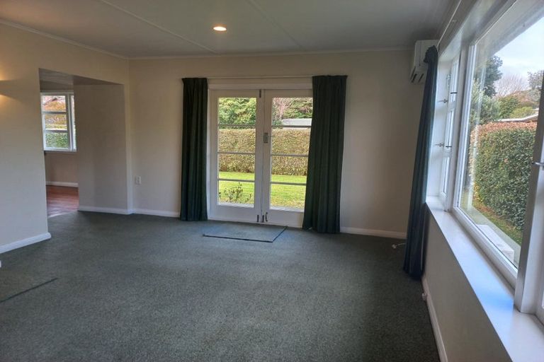 Photo of property in 12 Karu Crescent, Waikanae, 5036