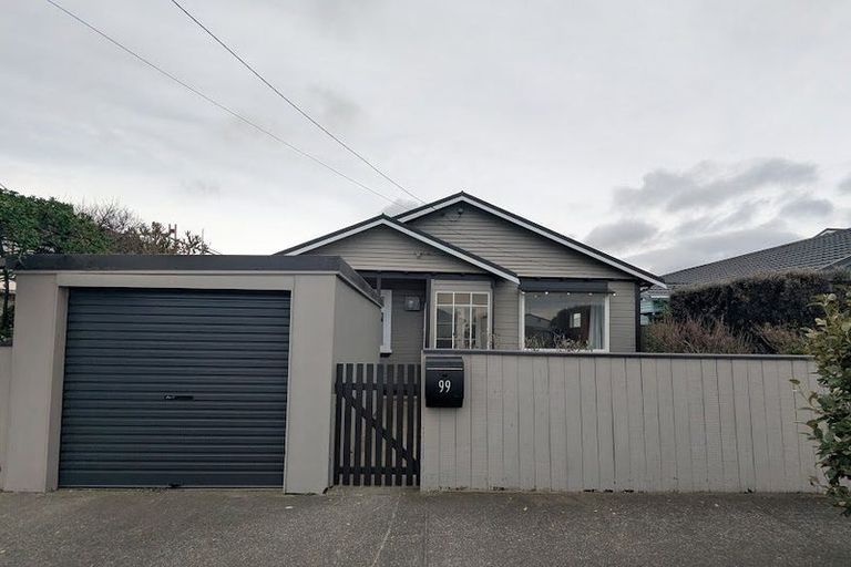 Photo of property in 99 Endeavour Street, Lyall Bay, Wellington, 6022