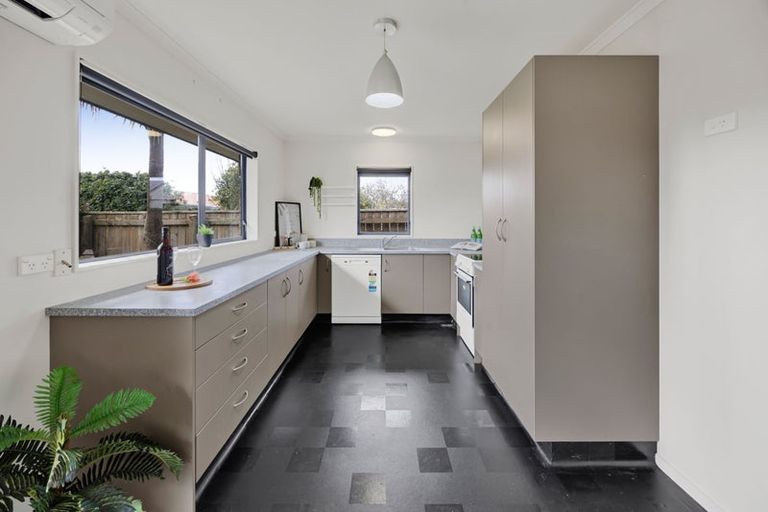 Photo of property in 17a Exeter Street, Brooklands, New Plymouth, 4310