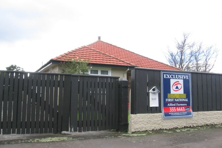 Photo of property in 537 Featherston Street, Roslyn, Palmerston North, 4414