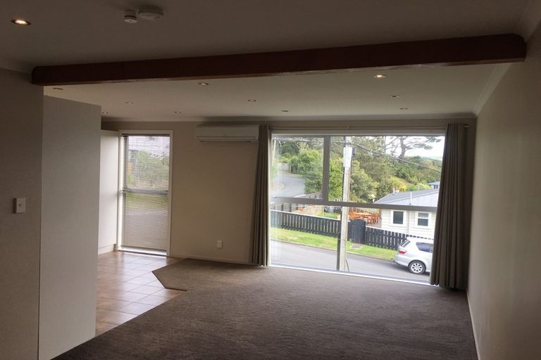 Photo of property in 25b Omega Street, Newlands, Wellington, 6037