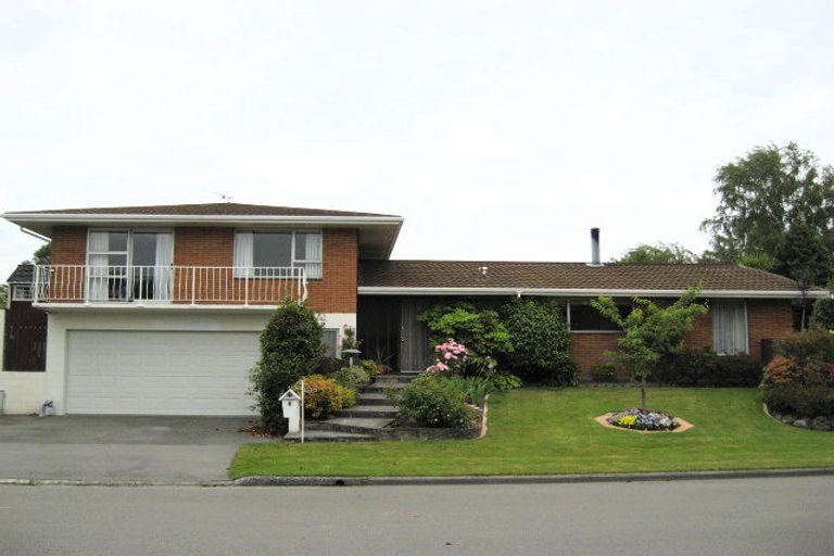 Photo of property in 2 Banff Place, Avonhead, Christchurch, 8042