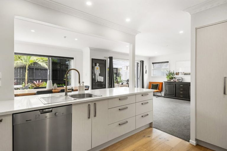 Photo of property in 2/40 Hebron Road, Waiake, Auckland, 0630