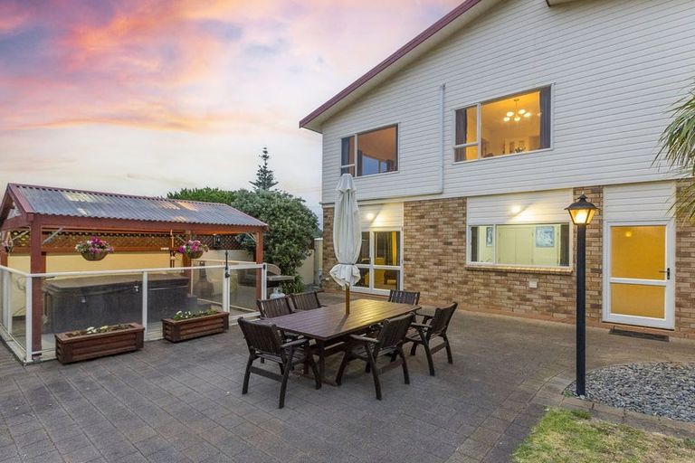Photo of property in 14 Field Way, Waikanae Beach, Waikanae, 5036
