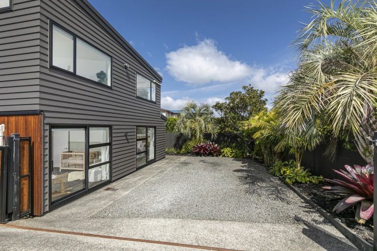 Photo of property in 20 Parr Terrace, Castor Bay, Auckland, 0620